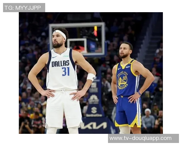 克莱首节火力全开三分球命中率惊人独行侠狂轰42分展现强大攻击力