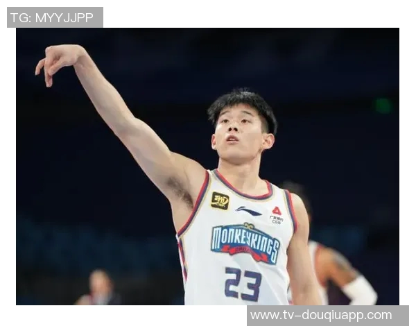 林葳在比赛中表现出色抓住机会贡献8分2板1助展现潜力